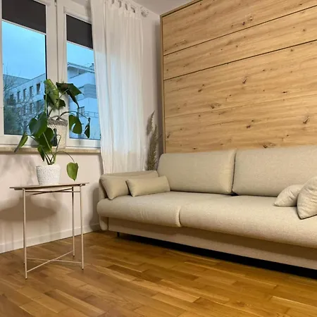 Mala Wola Apartman *